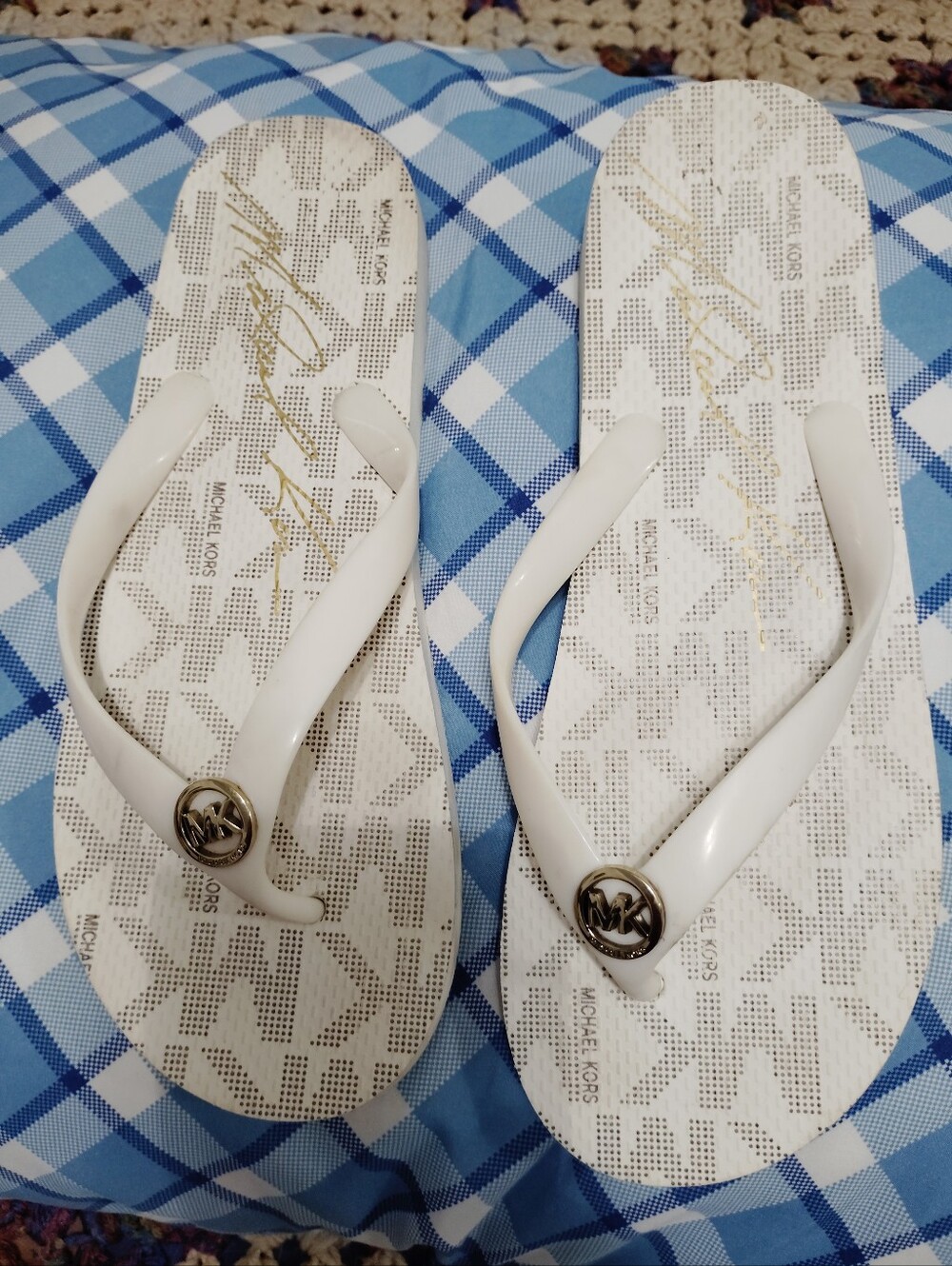 Micheal Kors Flip Flops - Picture 2 of 3
